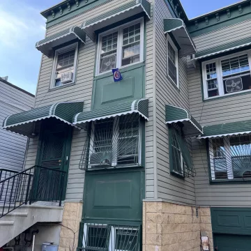 Front_view_of_the_roofing_site_of_The_Premium_Roofing_in_114_Lexington_ave_Brooklyn_New_York_10016-8978